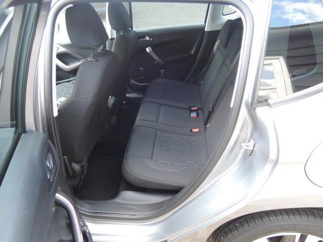 PEUGEOT 2008 1.2 PURET. BLUE LION Autobedrijf Bloemendal, 6741 PE LUNTEREN