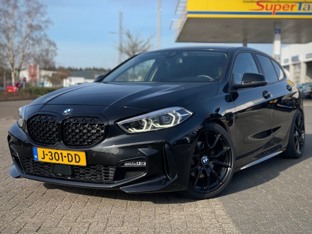 BMW 1-SERIE 118I M PAKKET PDC V/A CAMERA  19 INCH SPORTWIELEN, Autobedrijf Schuurhuis, Ommen