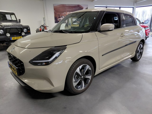 SUZUKI SWIFT 1.2 STYLE SMART HYBR. NL AUTO KEYLESS ECC CAMERA NAVI ADD. CRUISE, Autobedrijf Schuurhuis, Ommen