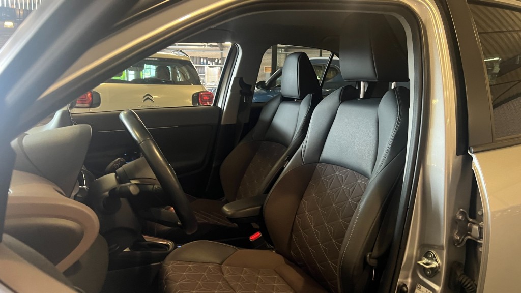 TOYOTA, YARIS
