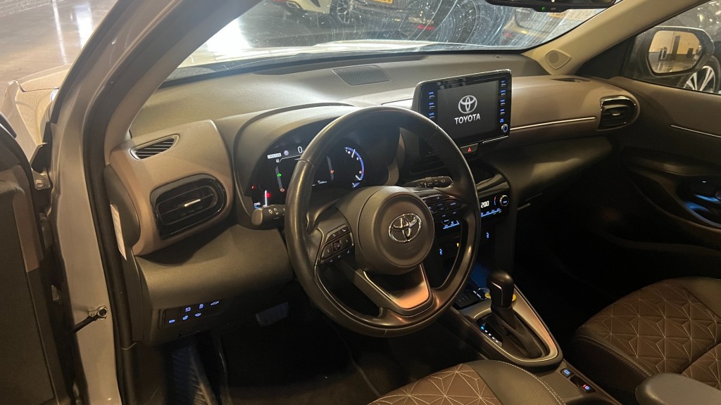 TOYOTA, YARIS