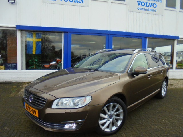 VOLVO V70 2.0 T5 AUT SUMMUM !! 5 CIL!!! UNIEK!!!! ,SCHUIFD,ALE OPTIES!! 1E, Van der Voorn - Volvo Occasions, LISSERBROEK