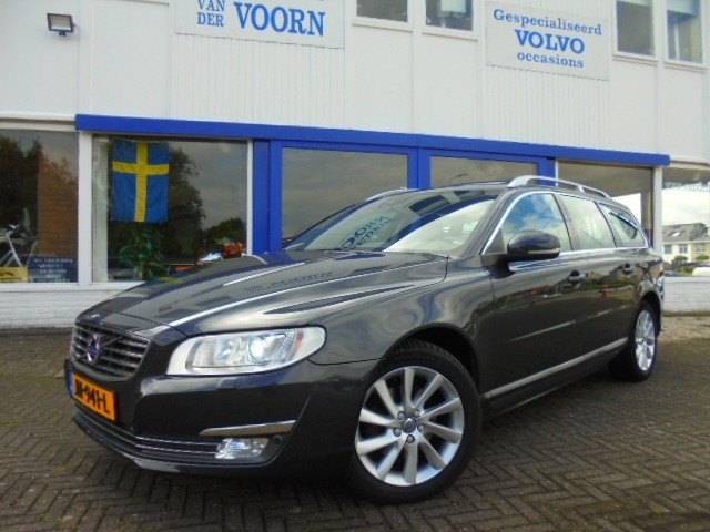 VOLVO V70 2.0 T4 POLAR+.AUT,LEDER,SCHUIFD,TREKH,ORG NL, NW STAAT! , Van der Voorn - Volvo Occasions, LISSERBROEK