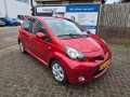 TOYOTA AYGO 1.0-12V Aspir. Red / 5-drs / Airco / LM velgen / CV / Lederen be Autobedrijf AIM, Amerongen