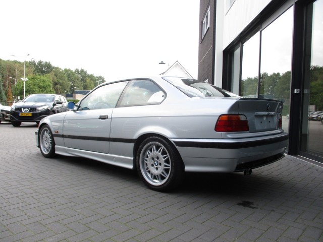 BMW M3 M3 Coupe 3.0 286pk Handgeschakeld, Vader Seats, Schuifdak Autobedrijf W. Verstappen, 5405 ND Uden