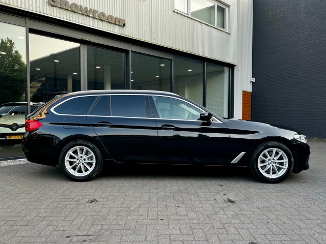 BMW 5-SERIE 520I High Exe,Sportleer,Pano,Adapt. LED,NaviPro,Stoelverw,Clima, Autobedrijf W. Verstappen, 5405 ND Uden