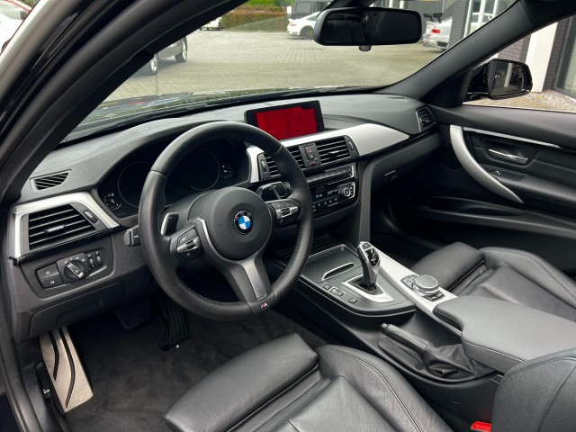 BMW 3-SERIE 320I M-Sport,Leer,Schuifdak,,LED,NaviPro,Stoelverw,Clima,Cruise Autobedrijf W. Verstappen, 5405 ND Uden