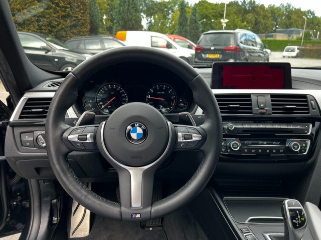 BMW 3-SERIE 320I M-Sport,Leer,Schuifdak,,LED,NaviPro,Stoelverw,Clima,Cruise Autobedrijf W. Verstappen, 5405 ND Uden