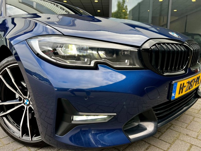 BMW 3-SERIE 320I Sport,Vol Leer,HUD,LED,Lane Ass.,Live Cockpit,NaviPro,Digi Autobedrijf W. Verstappen, 5405 ND Uden