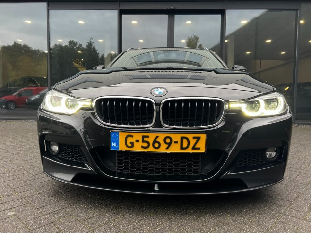 BMW 3-SERIE 318I M-Sport Performance,Leer,NaviPro,LED,Clima,Cruise,Stoelverw Autobedrijf W. Verstappen, 5405 ND Uden