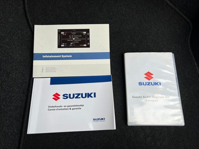 SUZUKI SWIFT 1.0 111PK Select,Navi,Carplay,Airco,Camera,Stoelverw,Multi Stuur Autobedrijf W. Verstappen, 5405 ND Uden