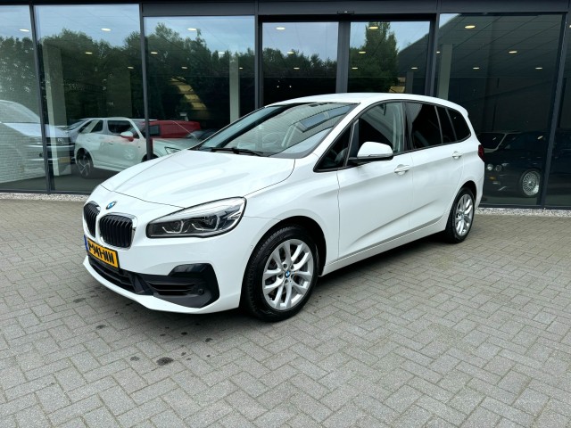 BMW 2-SERIE 220i 192pk Exe,LED,Navi,Clima,Cruise,Stoelverw,Trekhk afn,Camera, Autobedrijf W. Verstappen, Uden