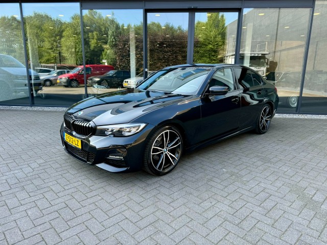 Bmw 3-serie - 320I M-Sport,Leer,LED,NaviPro,Stoelverw,Clima,Cruise,Camera,