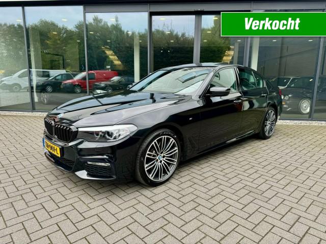 BMW 5-SERIE 530i 252pk M-Sport,HUD,Schuifdak,NaviPro,Carplay,Xenon,Leer,, Autobedrijf W. Verstappen, Uden