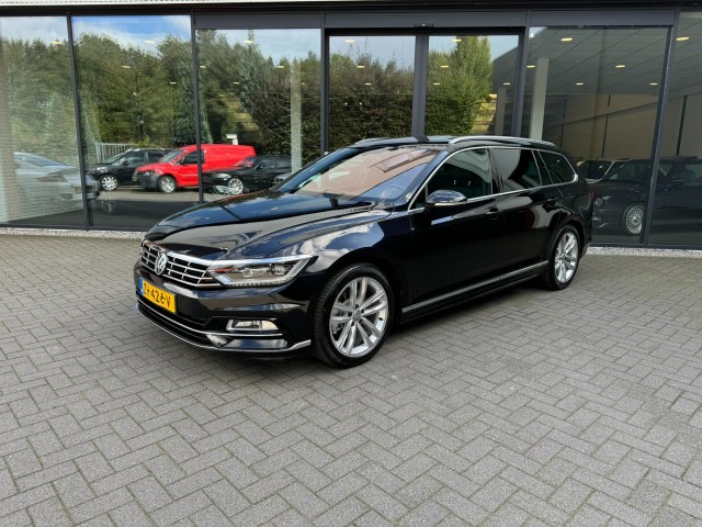 Volkswagen Passat variant - 1.5 TSI R-Line,Pano,LED, Vol Leer,Digi Display,Stoelverw,Camera