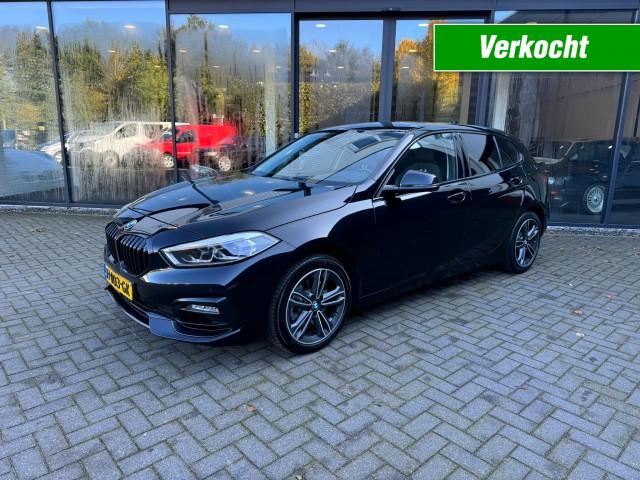 BMW 1-SERIE 118I Sportline,LED,Clima,Navi/Carplay,Digi Display,Dealer OH,, Autobedrijf W. Verstappen, Uden