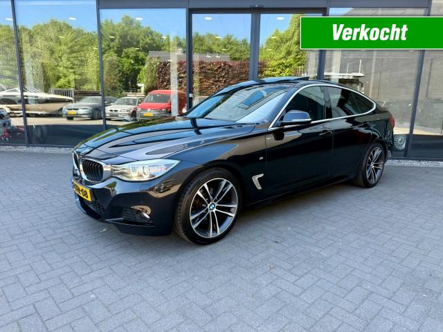 BMW 3-SERIE GRAN TURISMO 320i M-Sport,Panorama,Xenon,Leer,NaviPro,Stoelverw,Clima,Cruise Autobedrijf W. Verstappen, Uden
