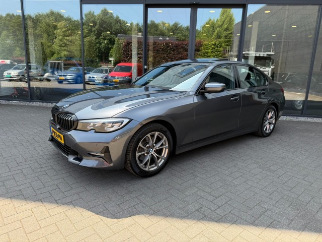 BMW 3-SERIE 320i SportLine,Schuifdak,Half leer,LED,Camera,Trekhk,NaviPro, Autobedrijf W. Verstappen, Uden