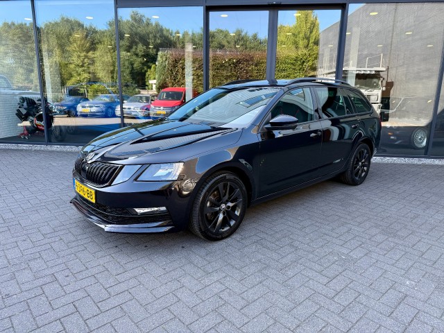 SKODA OCTAVIA Combi 1.5 TSI Sportline,Pano,Schaalstoel,Navi,Clima,Cruise,, Autobedrijf W. Verstappen, Uden