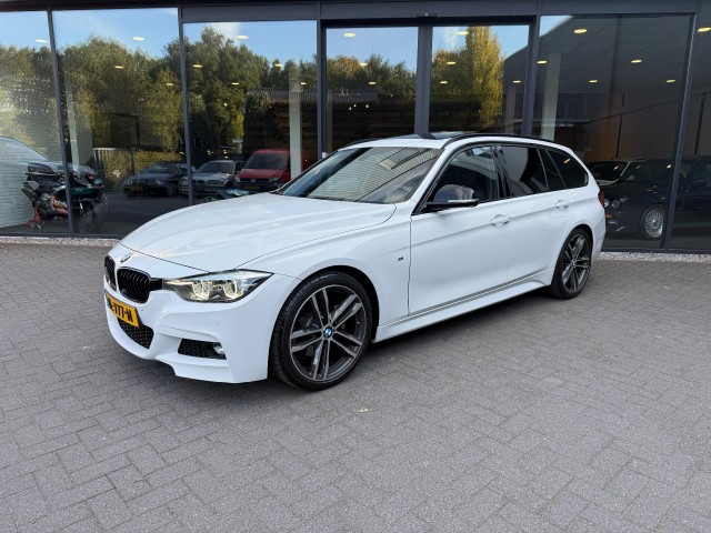BMW 3-SERIE 330i M-Sport,Pano,LED,M-Perf. Uitlaat,Leer,Keyless,Dealer OH, Autobedrijf W. Verstappen, Uden