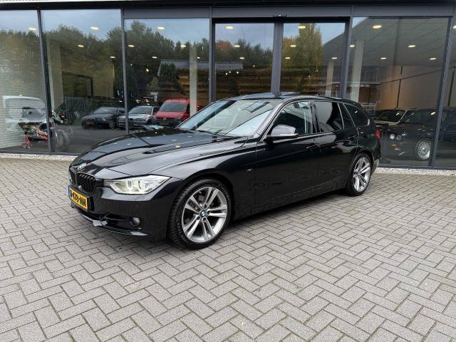 BMW 3-SERIE Touring 320i Sportline,Pano,Xenon,Stoel/stuurverw,Navi,Clima,Cruise, Autobedrijf W. Verstappen, Uden