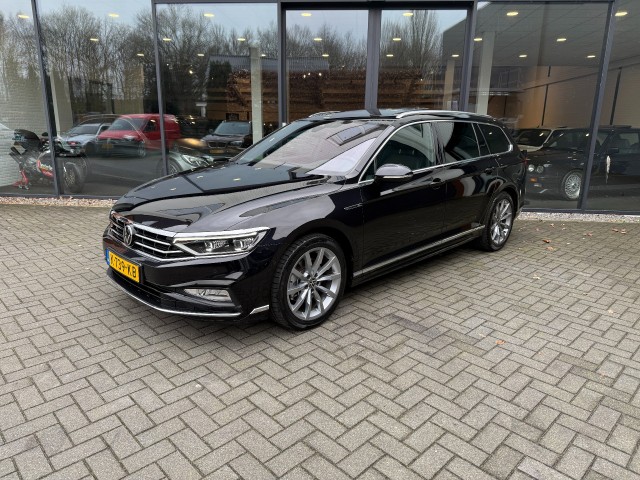 VOLKSWAGEN PASSAT VARIANT 1.5 TSI R-LINE,Vol Leer,LED,Schuifdak,Digi Displ.,Cam,Trekhk afn.,BLIS,, Autobedrijf W. Verstappen, Ud