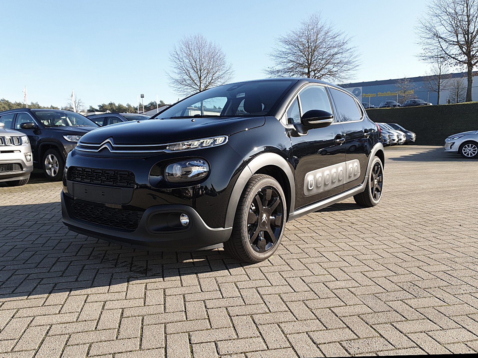 Citroen C3 - 1.2 83PS Shine AirBump 5-Türig Klimaautomatik Navi 17''LM PDC Rü