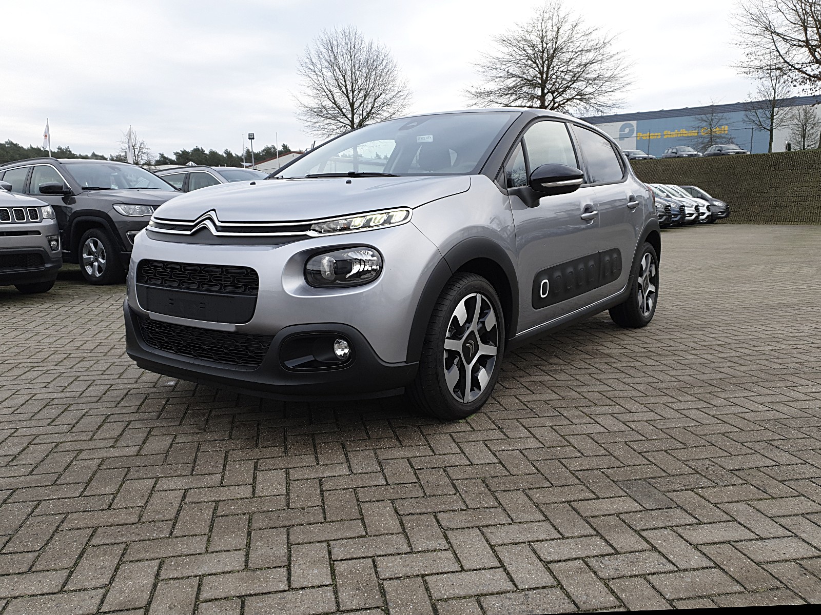 Citroen C3 - 1.2 83PS Shine AirBump 5-Türig Klimaautomatik Navi 17''LM PDC Rü