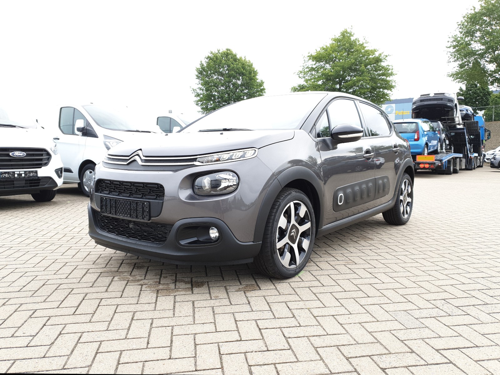 Citroen C3 - 1.2 83PS Shine AirBump 5-Türig Klimaautomatik Navi 17''LM PDC Rü