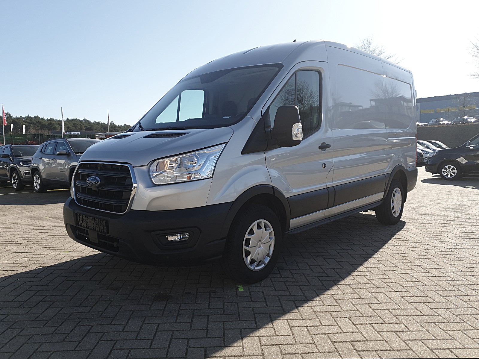 Ford Transit - 350 L2H2 2.0TDCi 130PS Trend 3,5t 3-Sitzer Klima Navi AHK PDC v+