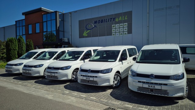 VOLKSWAGEN CADDY MAXI 2.0 TDi BleuMotion Euro 6 geschikt voor 1 rolstoel nieuw leverbaar bij Mobility4all