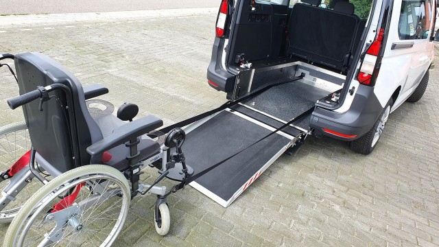 Mit diesem Rollstuhltransporter ist schnelles Fahren möglich