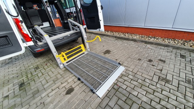 MERCEDES-BENZ SPRINTER Rolstoelbus 9-PERSOONS