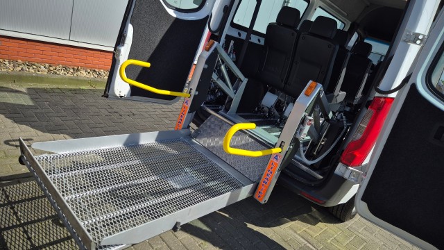 MERCEDES-BENZ SPRINTER Rolstoelbus 9-PERSOONS
