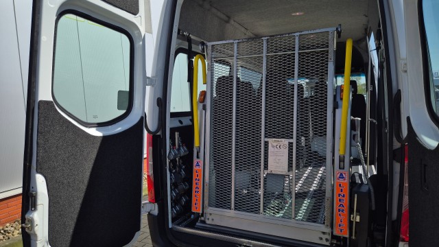 MERCEDES-BENZ SPRINTER Rolstoelbus 9-PERSOONS