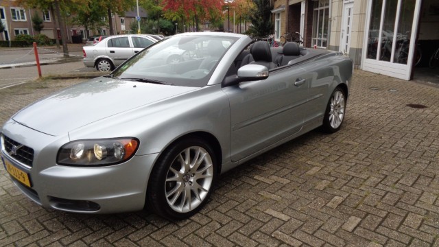 VOLVO C70 2.4 MOMENTUM, Autobedrijf de Limbeek B.V., Eindhoven