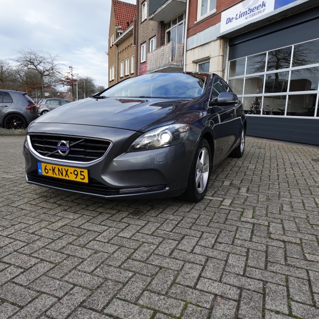 VOLVO V40 1.6 D2 MOMENTUM, Autobedrijf de Limbeek B.V., Eindhoven