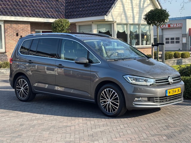 VOLKSWAGEN TOURAN 1.4 TSI 150pk Highline DSG, 7 pers, LED, Navi, Pano, ACC, Trekhaak, Camera, H.Bloemert Auto's, Staphorst