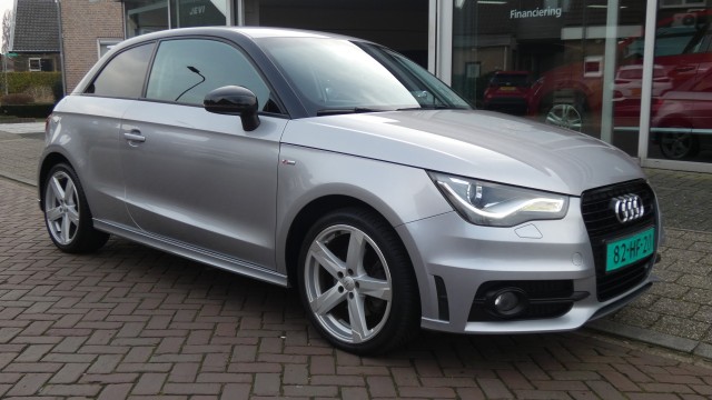 AUDI A1 1.4 AUTOMAAT / S-LINE * NAVI * CRUISE * 17 INCH * STOELVERWARMING *APPLE-CARPLAY *, Auto Jevi, Velp