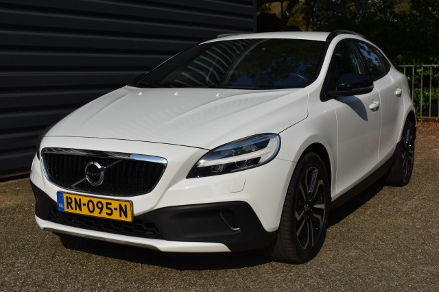 VOLVO V40 VOLVO V40 CROSS COUNTRY!!! 2.0 D2 NORDIC+!!! 17,894 EURO!!!, Auto Scheper, Noord-Sleen