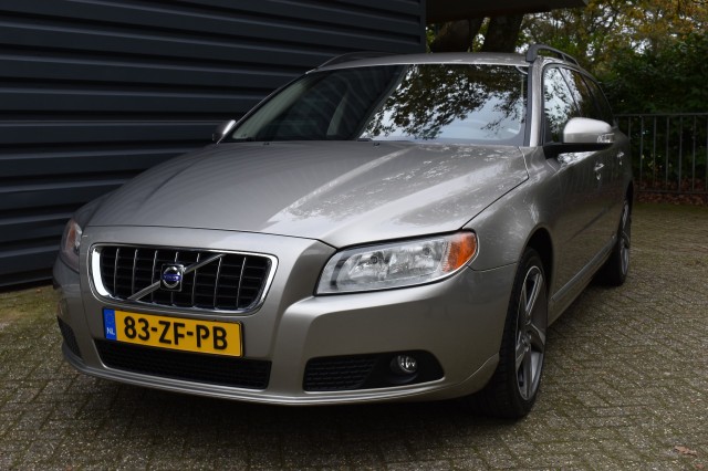 VOLVO V70 VOLVO 2.5T MOMENTUM!!! 200PK!! LEER!!! 7894,- EURO!!!, Auto Scheper, Noord-Sleen