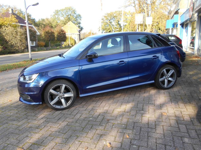AUDI A1 1.0TFSi Sportback S-Line Adrenaline  Zwart dak !!! Autobedrijf Germs Zweeloo, 7851 AA Zweeloo