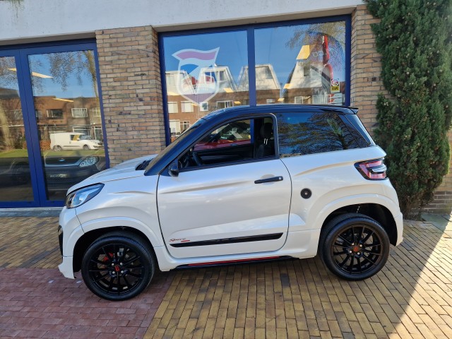 LIGIER JS60 SPORT ULTIMATE     AIRCO + STUURBEKRACHTIGING, Automobielbedrijf Zijp, Purmerend