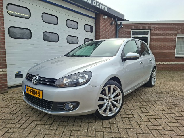 VOLKSWAGEN GOLF 1.2 TSI COMFL. BLUEM / 18 inch alu / airco / tekhaak, Autobedrijf ten Oever, Didam