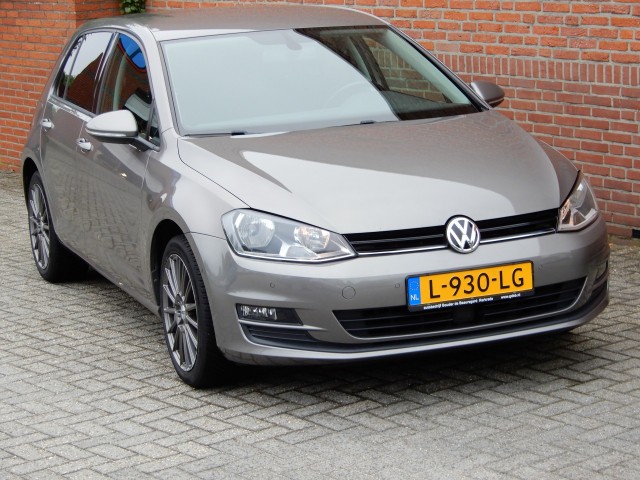 Volkswagen Golf - 1.2 TSI TRENDLINE  