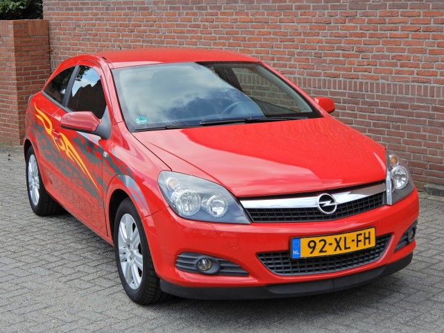 Opel Astra - 1.6 TEMPTATION  