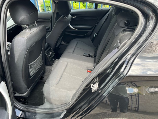 BMW 1-SERIE 114I BUSINESS+ ECC PDC LM Velgen Zeer Mooi Timmermans Auto, 5591 RB Heeze