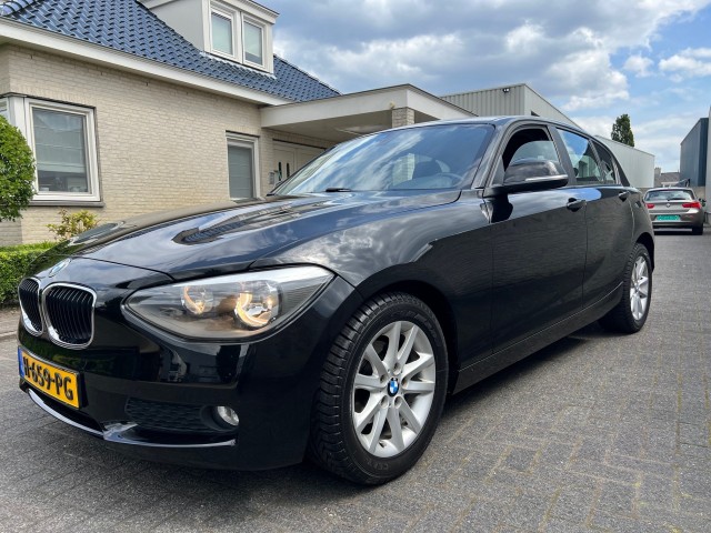 BMW 1-SERIE 114I BUSINESS+ ECC PDC LM Velgen Zeer Mooi Timmermans Auto, 5591 RB Heeze