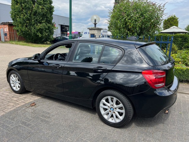 BMW 1-SERIE 114I BUSINESS+ ECC PDC LM Velgen Zeer Mooi Timmermans Auto, 5591 RB Heeze