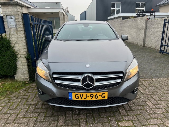 MERCEDES-BENZ A-KLASSE 200 AMBITION NAVI PDC 18 LM NIEUWE 4 SEIZOENEN BANDEN Timmermans Auto, 5591 RB Heeze